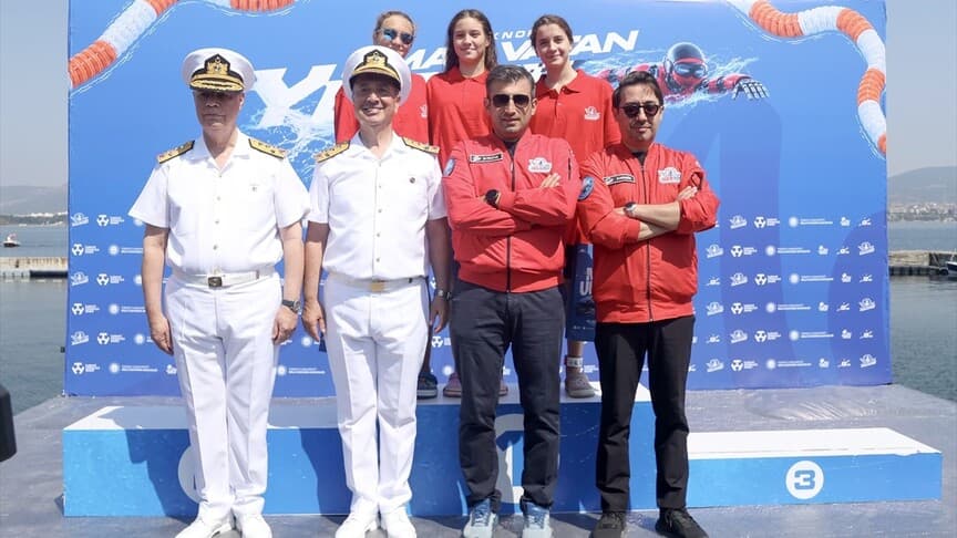 Deniz Kuvvetleri Komutanı Tatlıoğlu, TEKNOFEST Mavi Vatan'da AA standını ziyaret etti