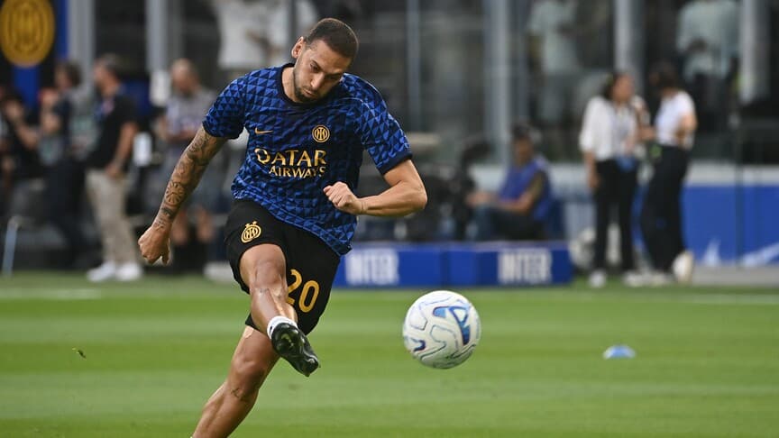 Hakan Çalhanoğlu'nun golüyle Inter, Serie A'ya galibiyetle başladı