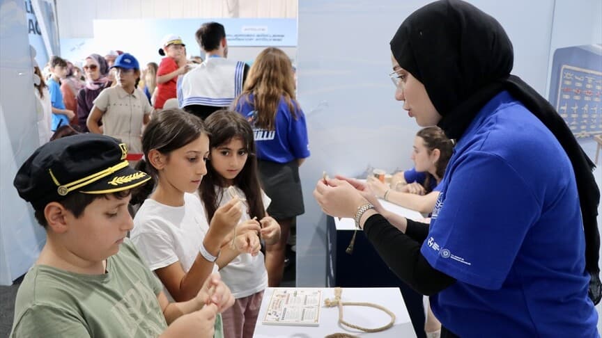 TEKNOFEST Mavi Vatan'da çocuklar denizcilik terimlerini öğreniyor