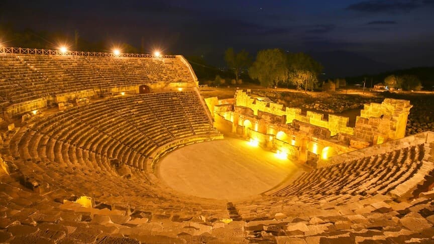 Tlos Antik Kenti'ndeki tiyatro güneş enerjisiyle aydınlatıldı