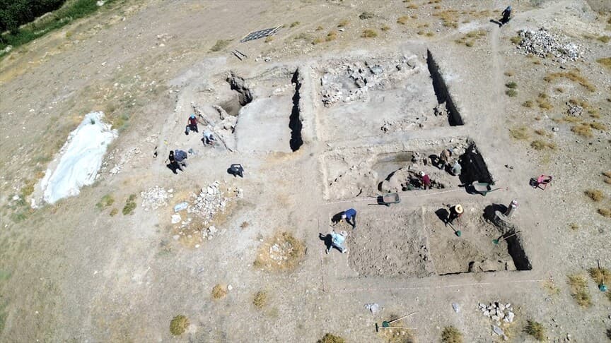 İremir Höyüğü'nde 5 bin 500 yıllık yaşam izleri araştırılıyor