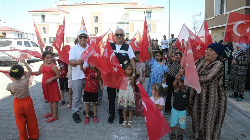 Ahlat'taki Ahıska Türkleri yeni evlerine kavuşmanın sevincini yaşıyor