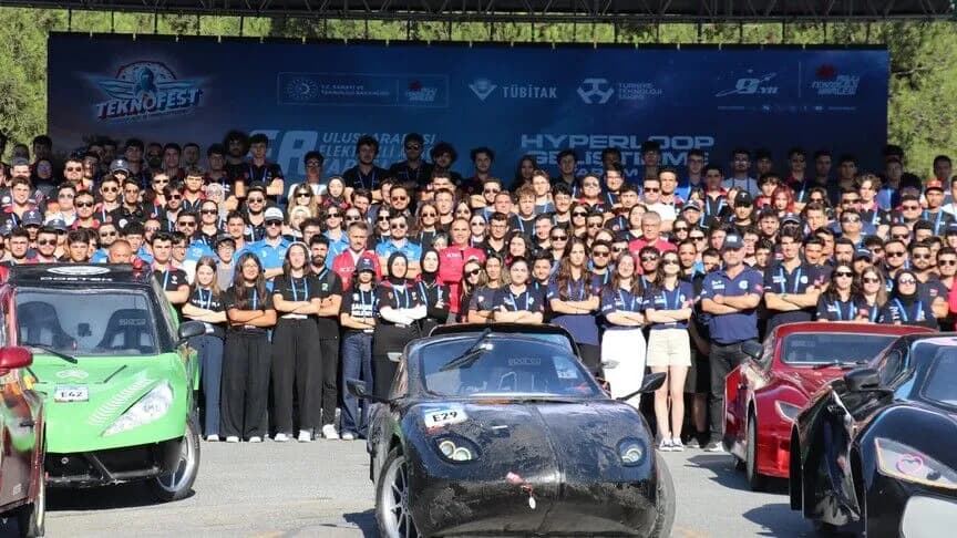 Bakan Kacır: Geleceğin otomotivinde bataryalı, elektrikli ve hidrojenli araçlar olacak