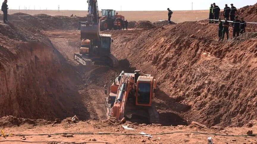 Cezayir'de 80 metrelik kuyuya düşen çocuk için kurtarma çalışmaları sürüyor