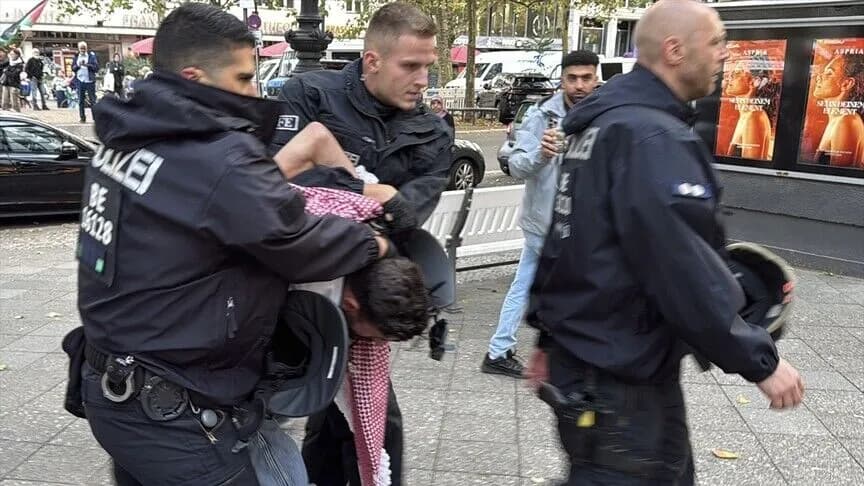 Berlin'de Filistin destek gösterisine polis müdahale etti, 2 kişi gözaltına alındı