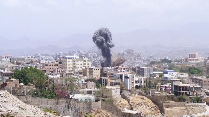 Husiler Taiz kentini 3 balistik füzeyle vurdu