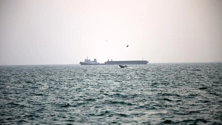 İran, Hürmüz Boğazı'nda ABD gemileri ve tankerleri hedef aldı