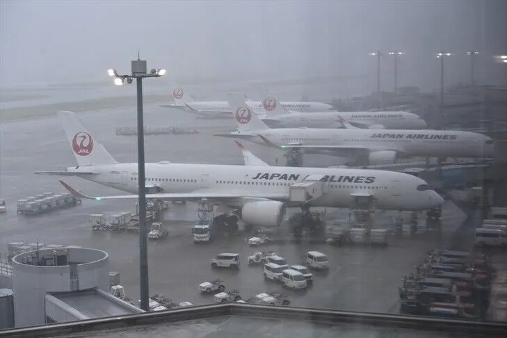 Japonya'da Dujuan Tayfunu ulaşımı etkiliyor