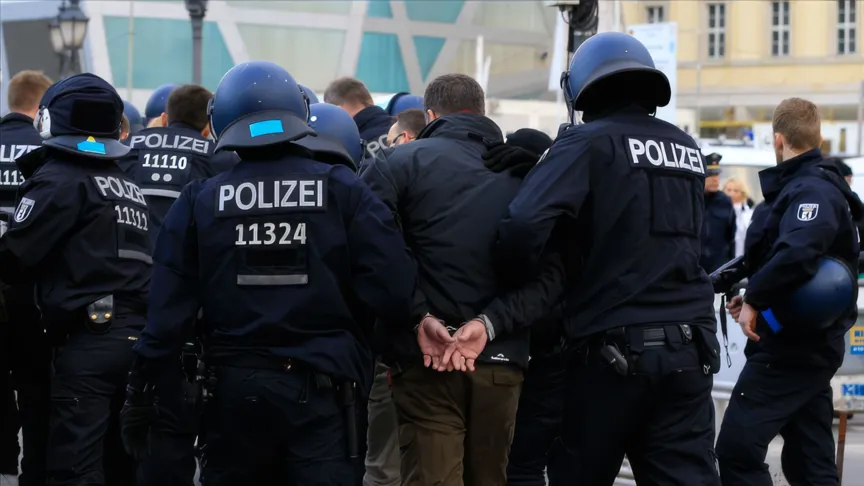 Almanya'da polisin yetkilerini artıran yasa Mecliste onaylandı