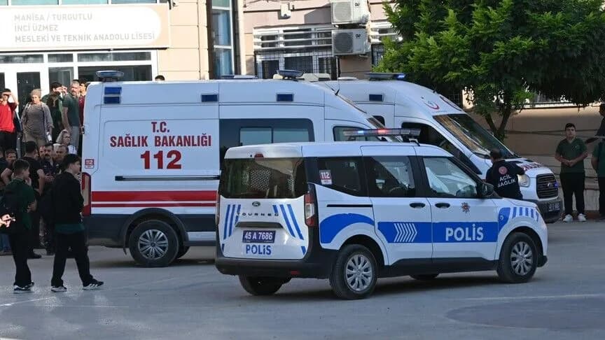 Manisa'da okul yakınındaki silahlı saldırıda gözaltına alınan 10 şüpheli adliyeye sevk edildi