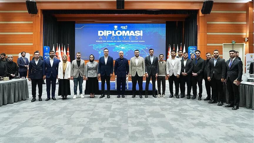 Bilal Erdoğan, Diplomasi Atölyesi'nde gençlerle buluştu