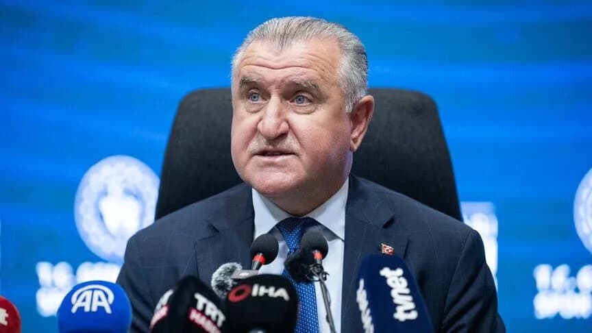 Bakan Bak, Avrupa Boks Şampiyonası'nda madalya kazananları kutladı