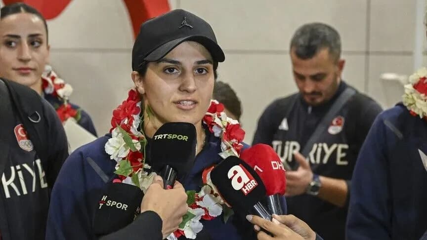 2026 Avrupa Boks Şampiyonası'nda 10 madalya kazanan boksörler yurda döndü