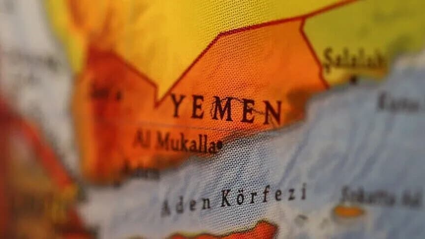 Yemen'de Taiz ve Aden arasında hükümet güçleri ile Husiler çatışıyor