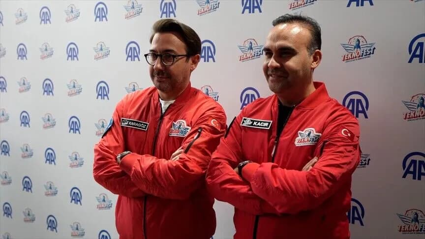 Bakan Kacır, TEKNOFEST Güneydoğu'da AA standını inceledi