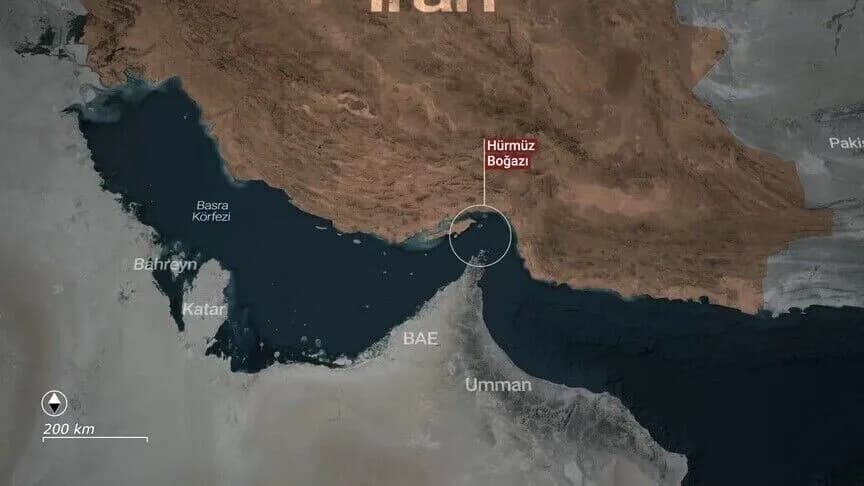 Hürmüz Boğazı'nda bir tanker bilinmeyen mühimmatla vuruldu