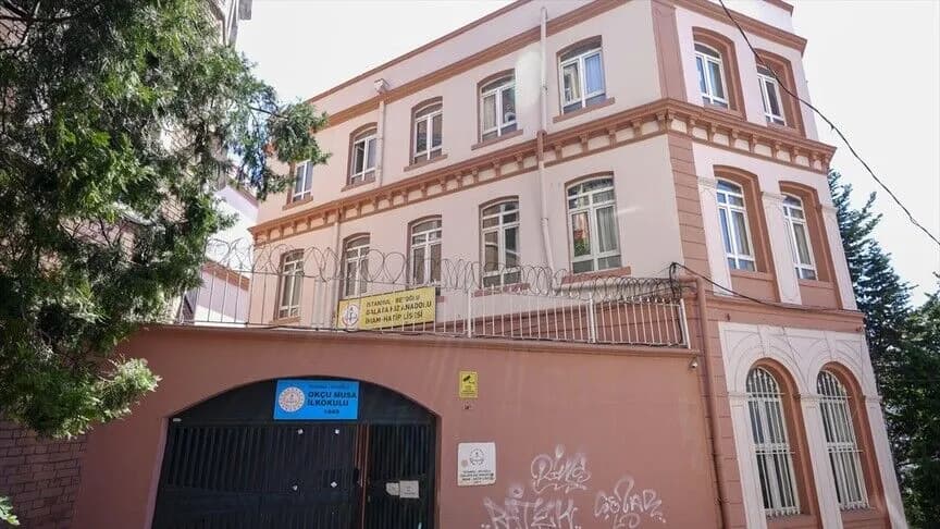 Galata'daki Okçu Musa İlkokulu'nun tarihi geçmişi