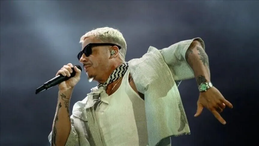 Zach Bryan, Macklemore'un sahne almadığı konserde 'Özgür Filistin' tişörtü giydi