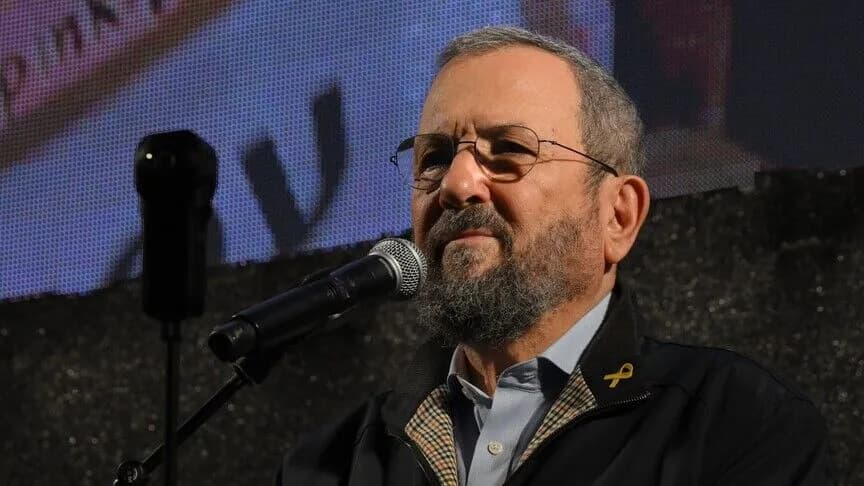 Eski Başbakan Barak: Netanyahu seçimleri ertelemek için savaş hazırlıyor