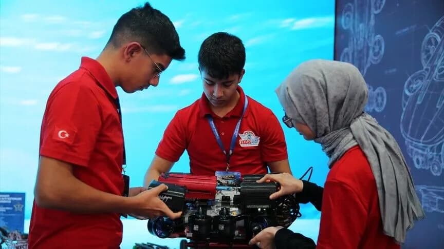 Kayseri Fen Lisesi öğrencileri su altı aracıyla TEKNOFEST'te birinci oldu