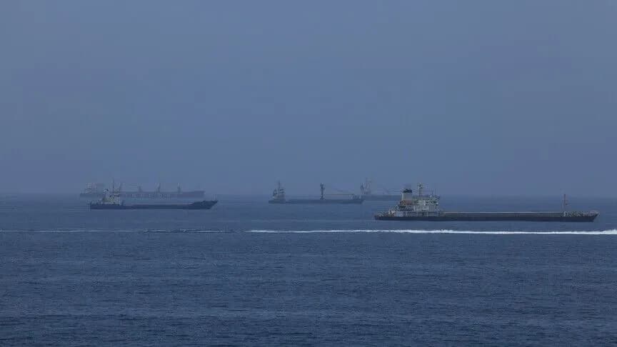 Hürmüz Boğazı'nda tanker bilinmeyen mühimmatla vuruldu