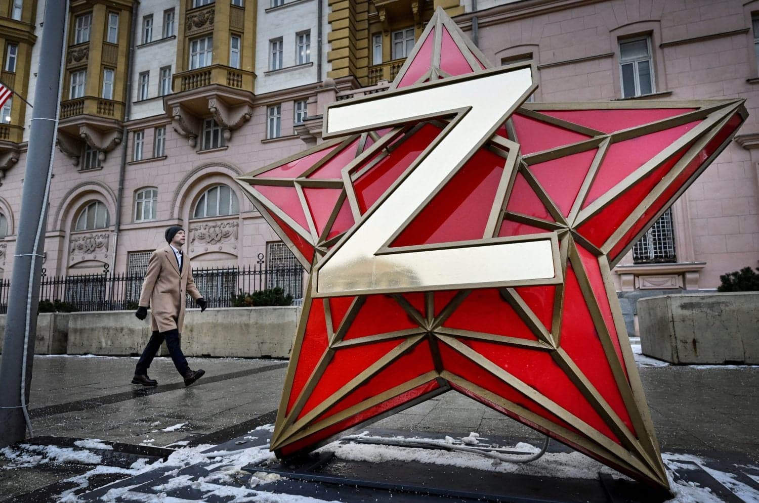 Russia’s War Boom Masks an Economic Implosion