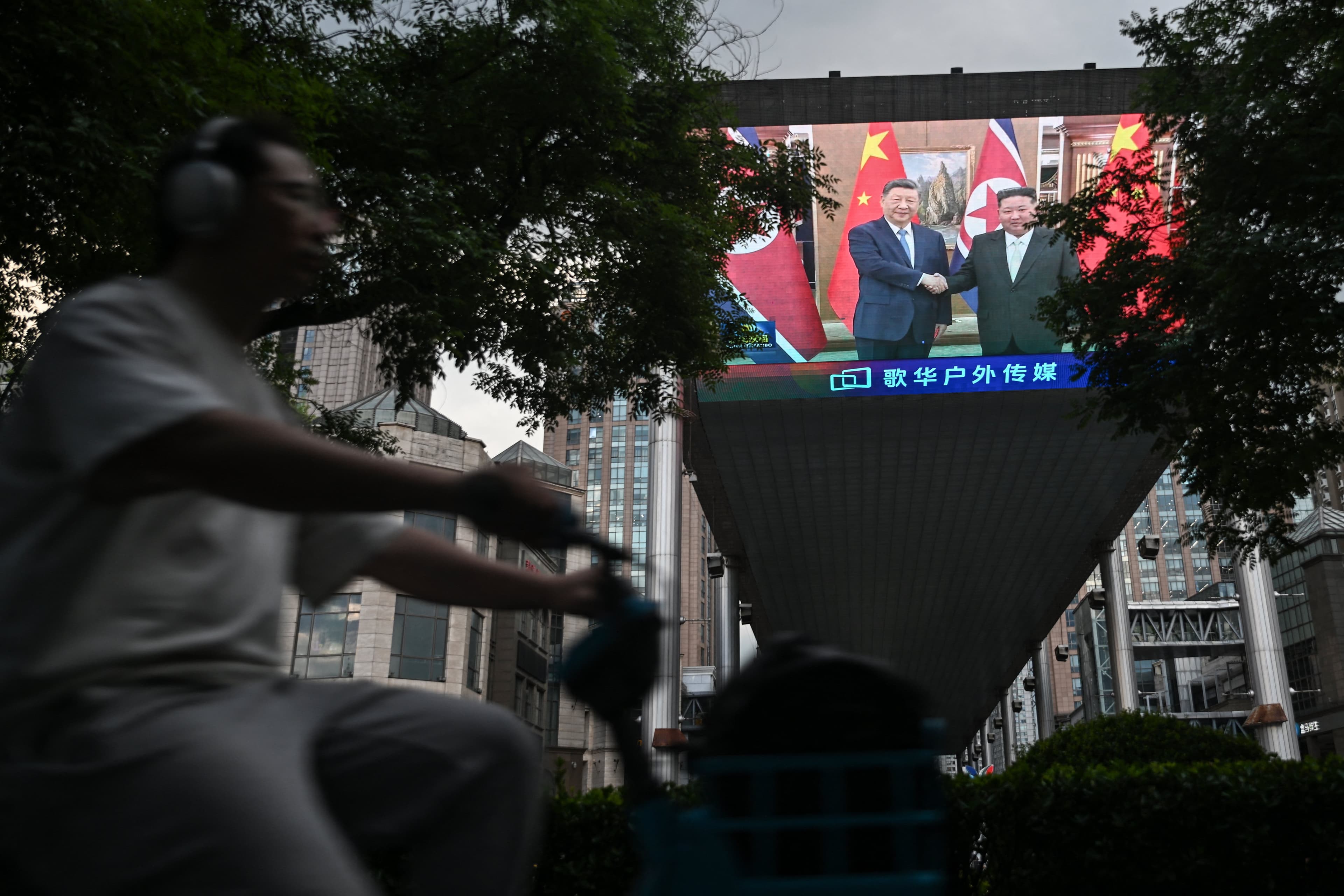 Xi Jinping Visits Pyongyang to Strengthen Ties with North Korea