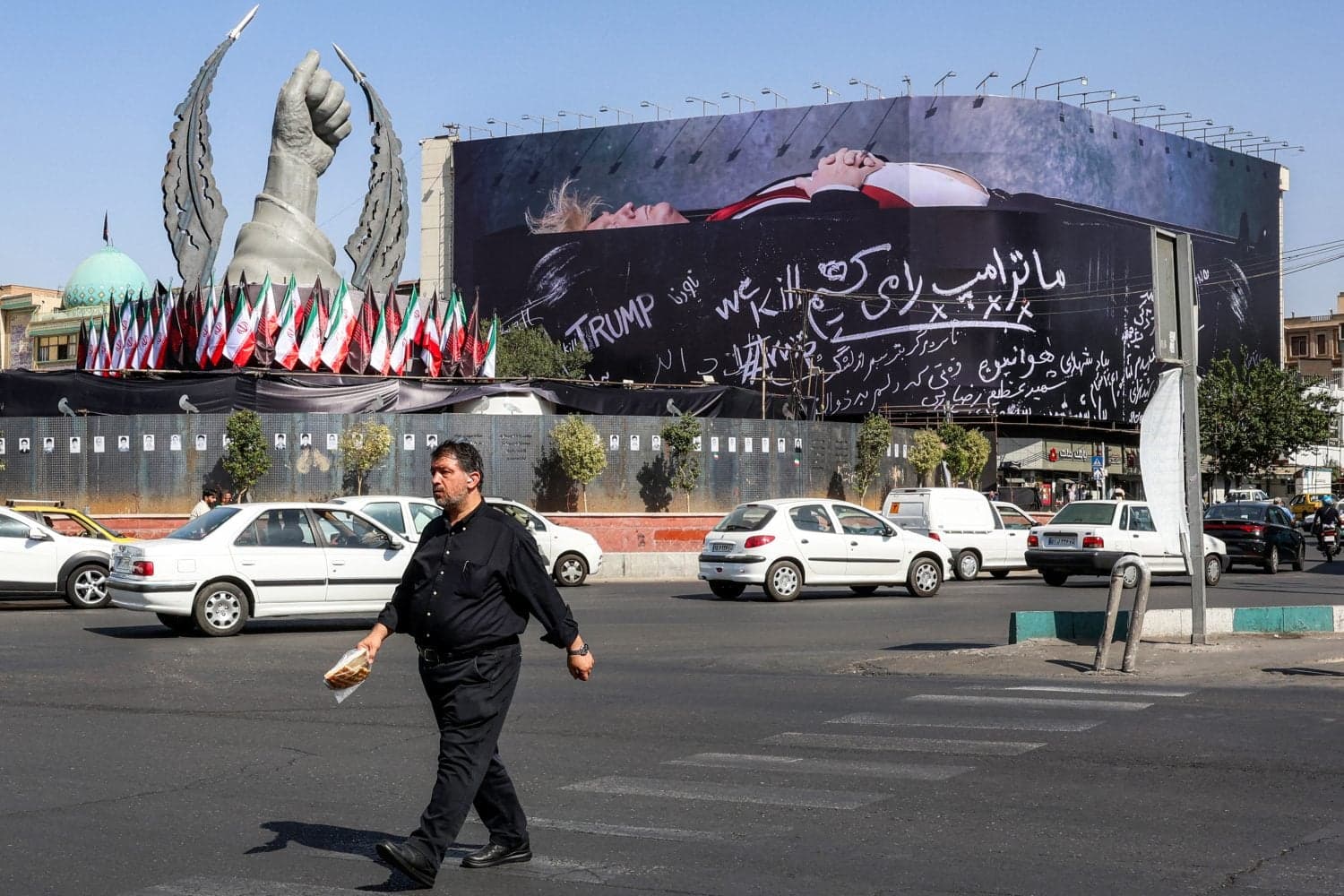 Trump Dismisses Iran Expert Amid Unique Leadership Approach