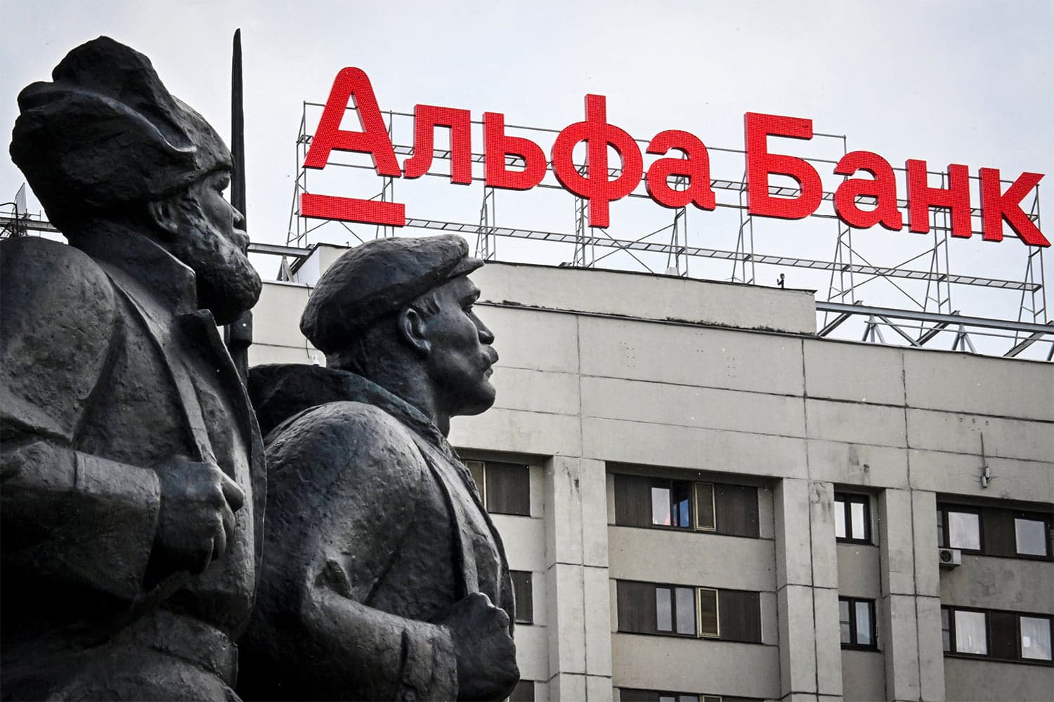 Kremlin Faces Increasing Political Costs as Easy Money Disappears