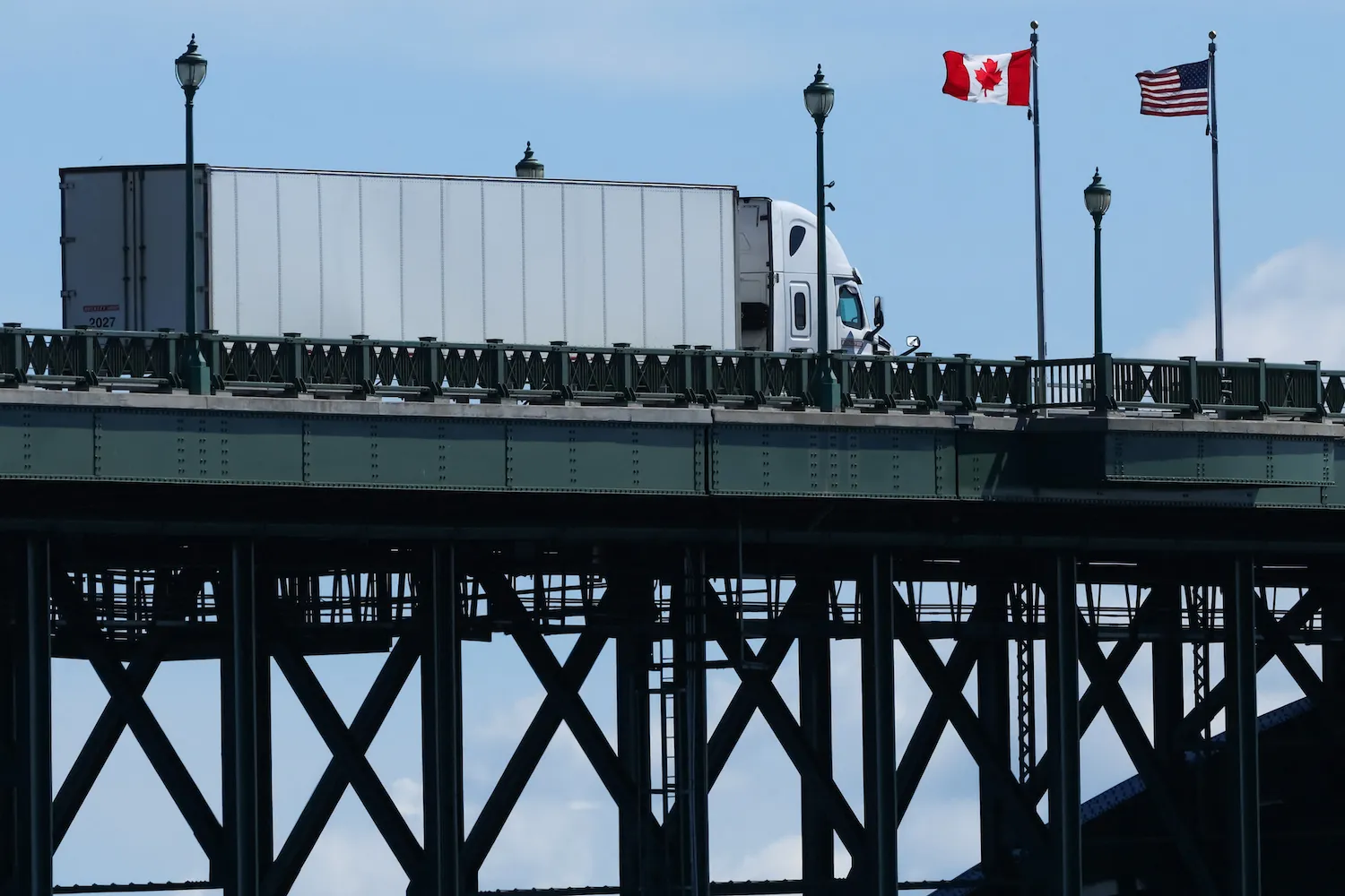 U.S. and Canada Seek Agreement to Prevent New Trade Tariffs
