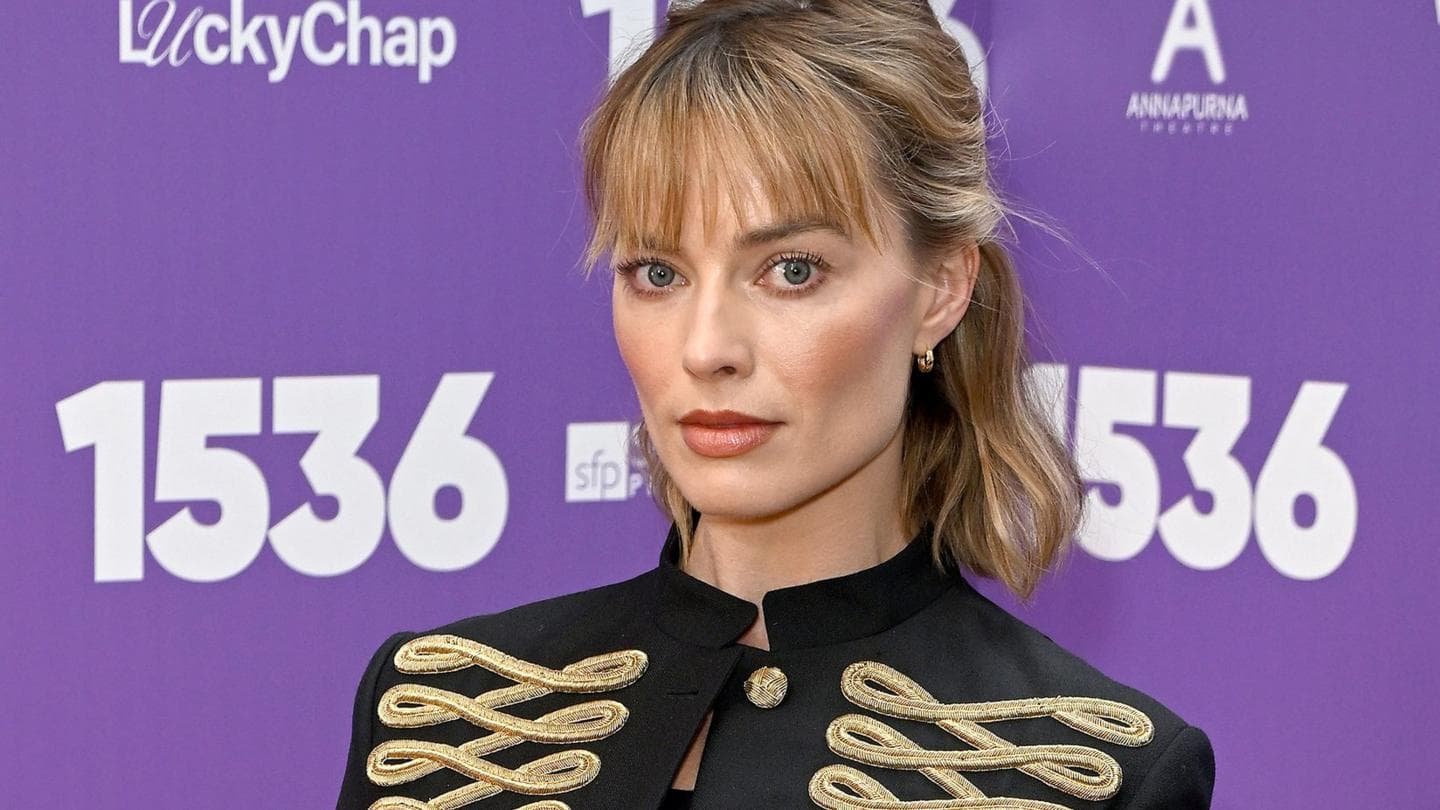 Margot Robbie Supports Tudor Play '1536' Highlighting Women's Issues