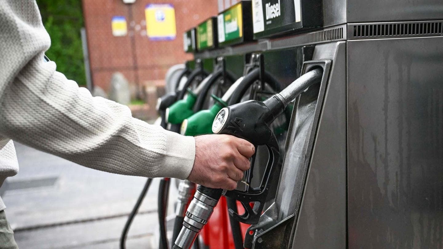 UK Eases New Sanctions on Russian Oil Amid Rising Fuel Prices