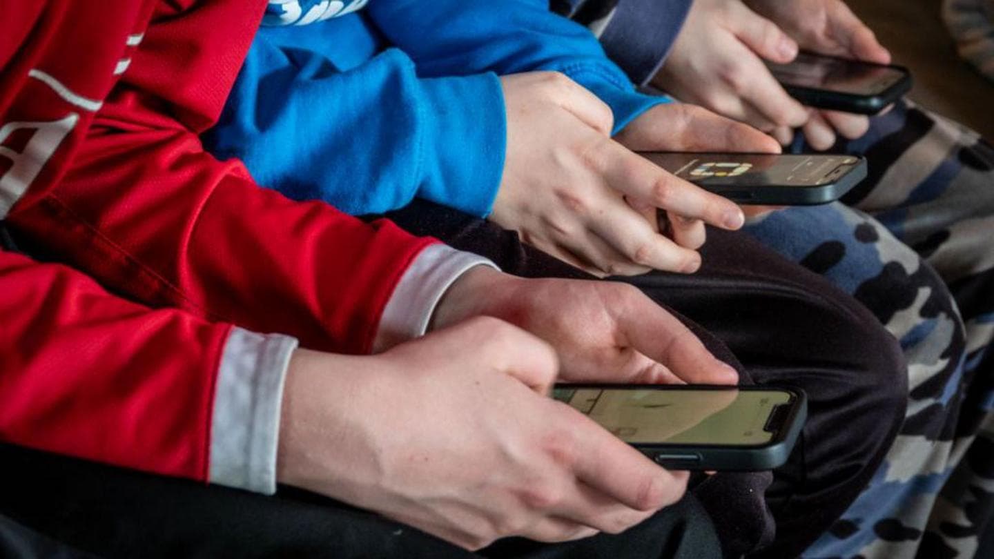 Ministers to Provide Guidance on Screen Time for Children Aged 5 to 16