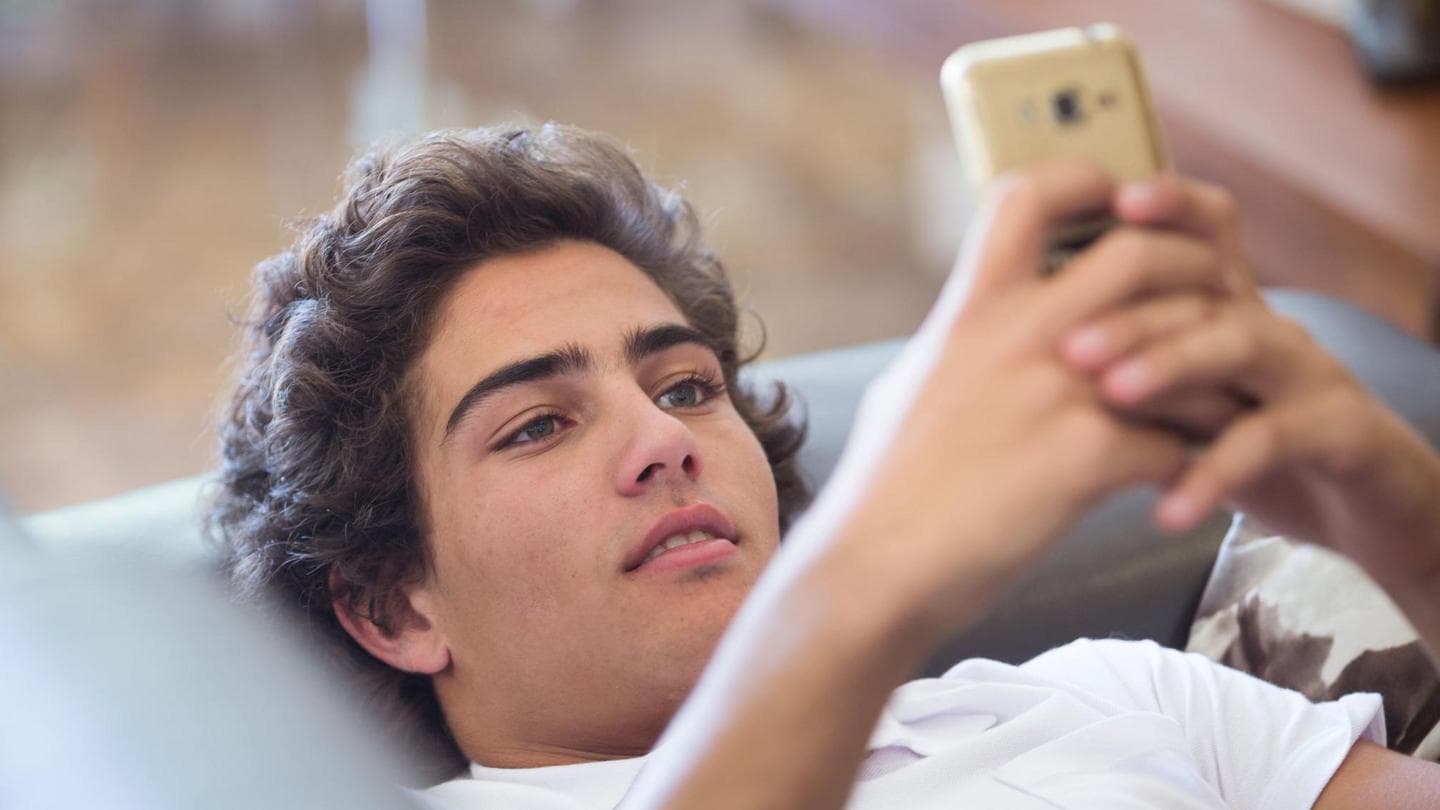 Report Reveals 36% of Phone Usage Is Aimless Scrolling