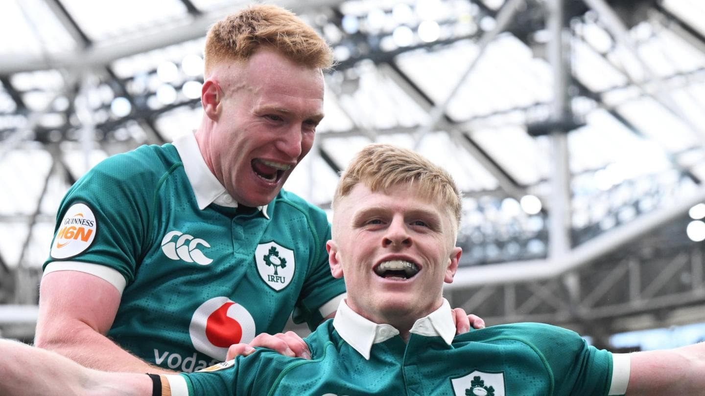 Ireland beat Scotland to keep title hopes alive