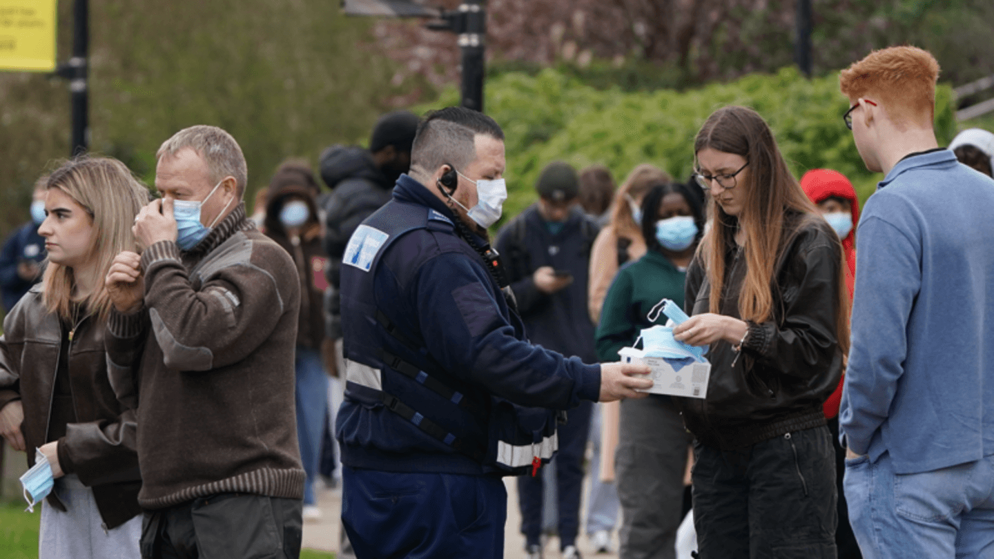 Was response to 'unprecedented' meningitis outbreak too slow?