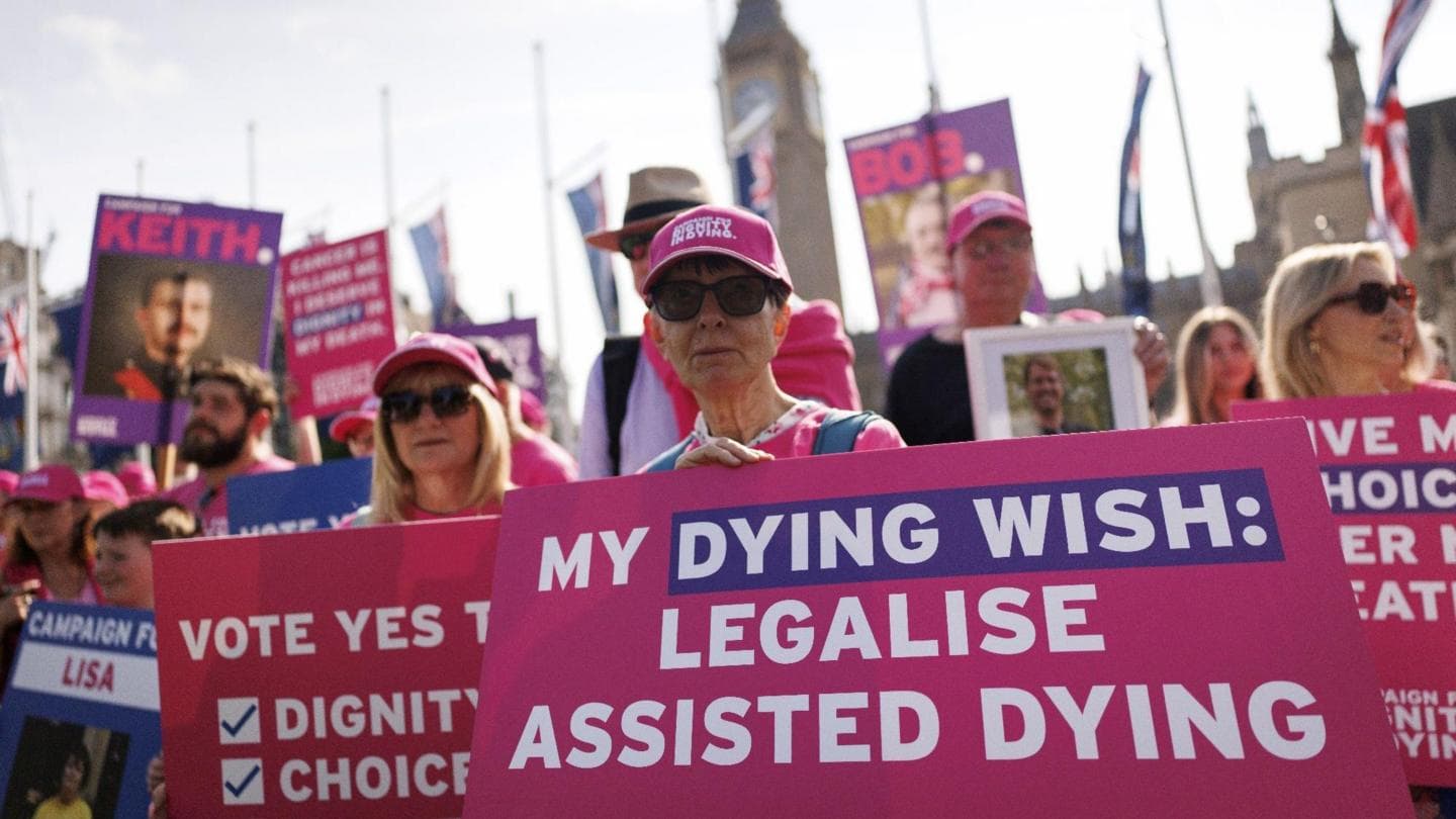 Starmer warned over assisted dying bill by more than 100 Labour MPs