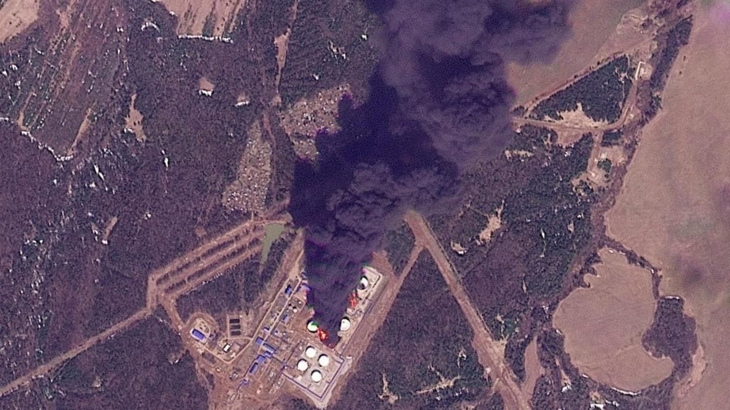 Ukraine expands oil strikes on Russia as Putin proposes brief ceasefire