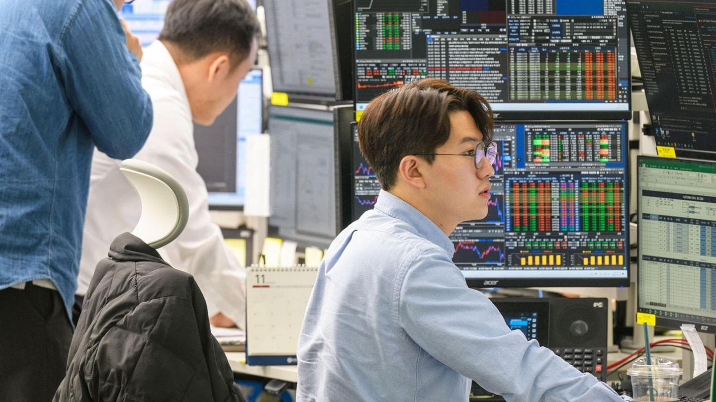 FTSE 100 hits 10,000 mark for first time