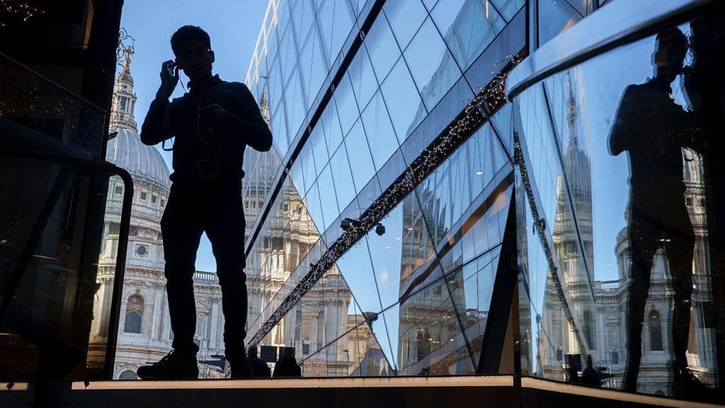 UK long-term borrowing costs reach 28-year high