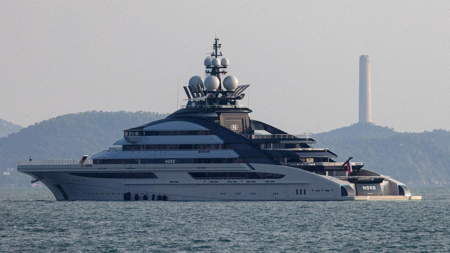 Russian superyacht sails through Strait of Hormuz despite blockade