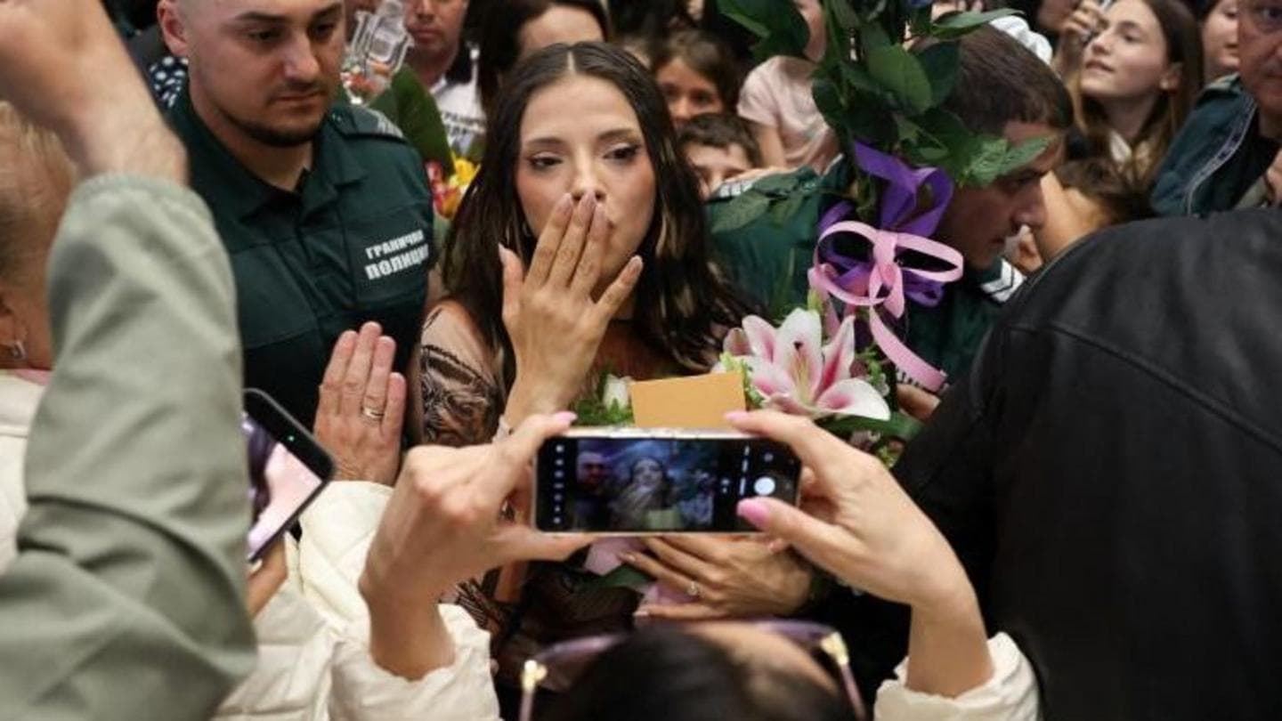 Eurovision Champion Dara Receives Warm Welcome from Fans in Bulgaria