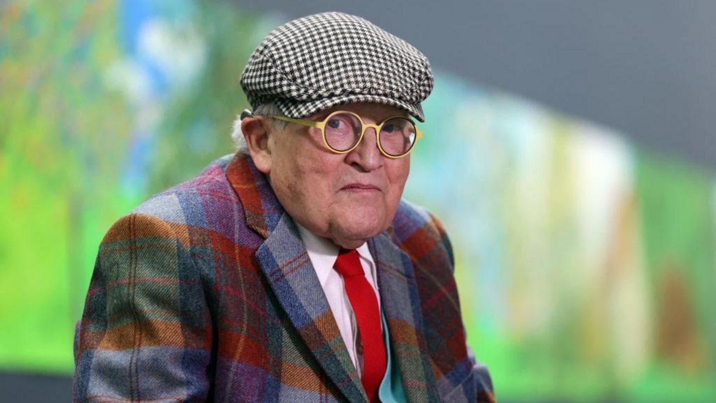 David Hockney says moving Bayeux Tapestry to UK is 'madness'
