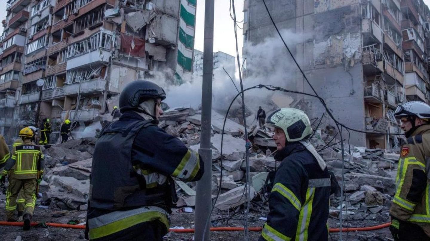 Russia Conducts Major Air Strikes on Kyiv, Hitting Apartment Blocks