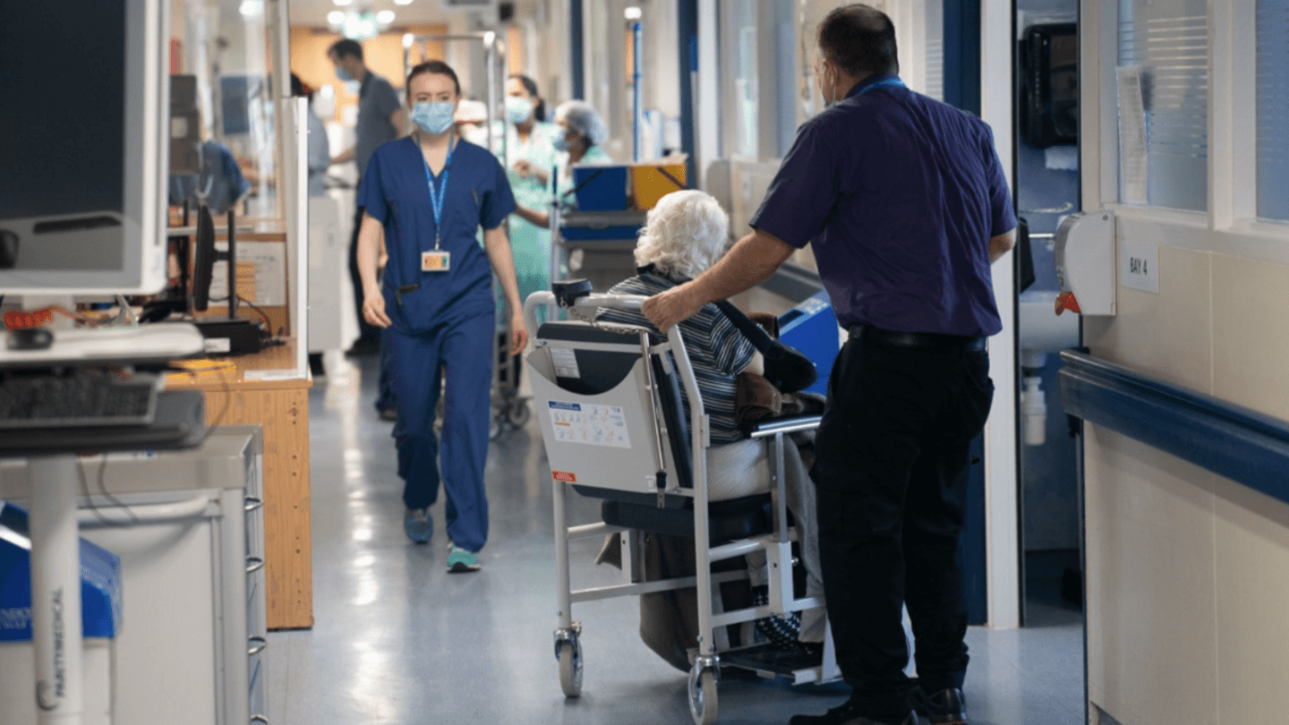 Nearly 3,000 NHS patients daily receive care in makeshift areas, data shows