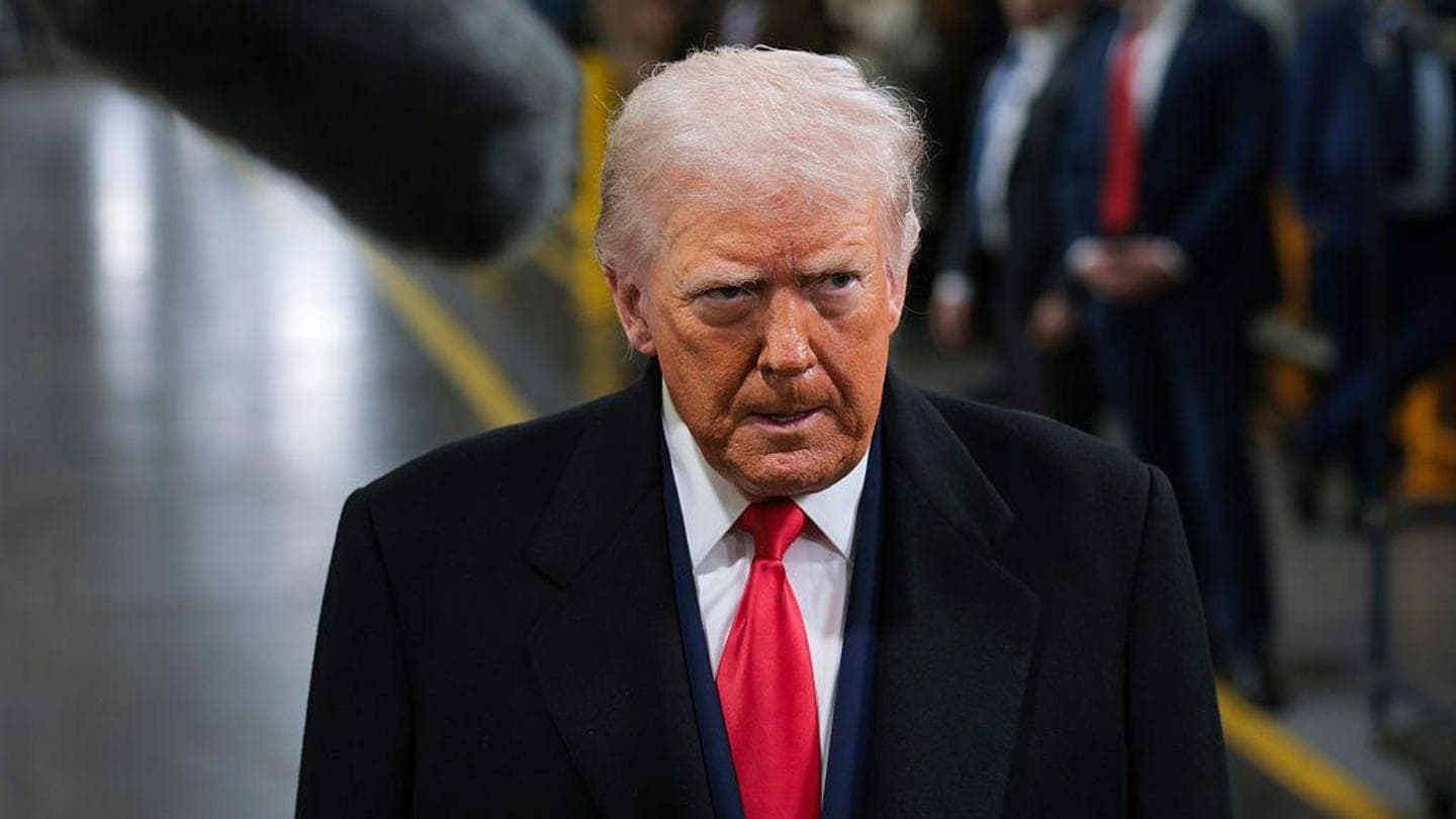 White House defends Trump over middle-finger gesture at heckler