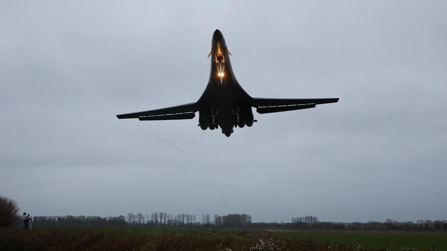 Huge US bomber lands at UK air base