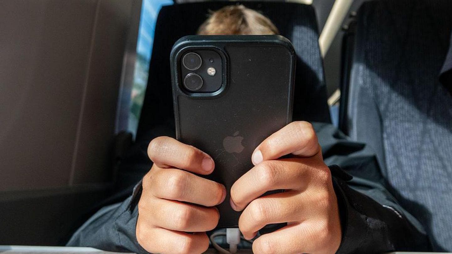 Government Plans to Improve WiFi Connectivity on Hundreds of Trains