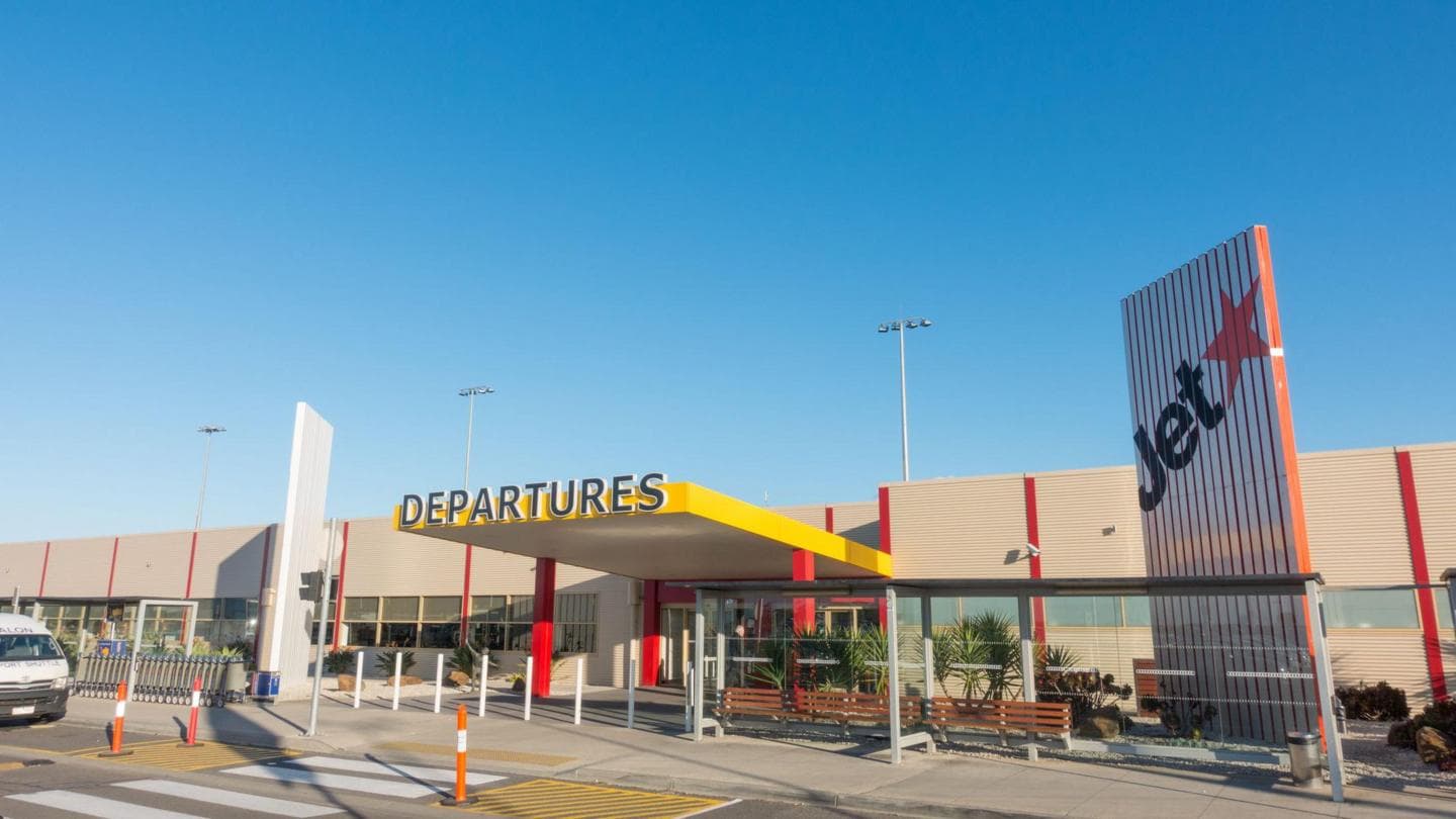 Suspicious item prompts closure of Avalon Airport's domestic terminal in Melbourne