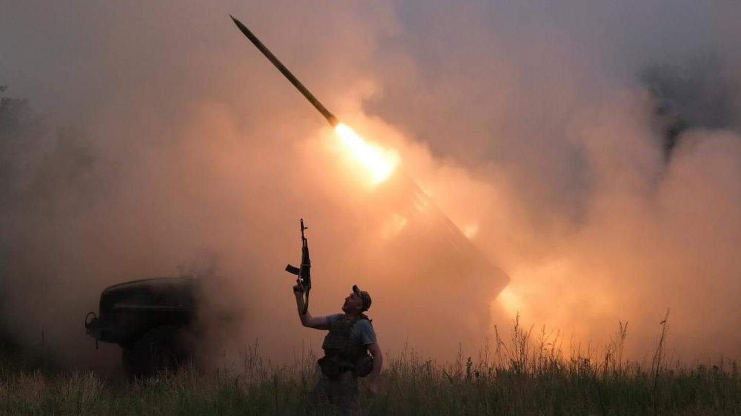 Russian Troop Buildup Poses Threat to Strategic City in Donbas Region
